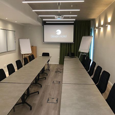 Eleven Business & Sport Hotel Jaszarokszallas 外观 照片