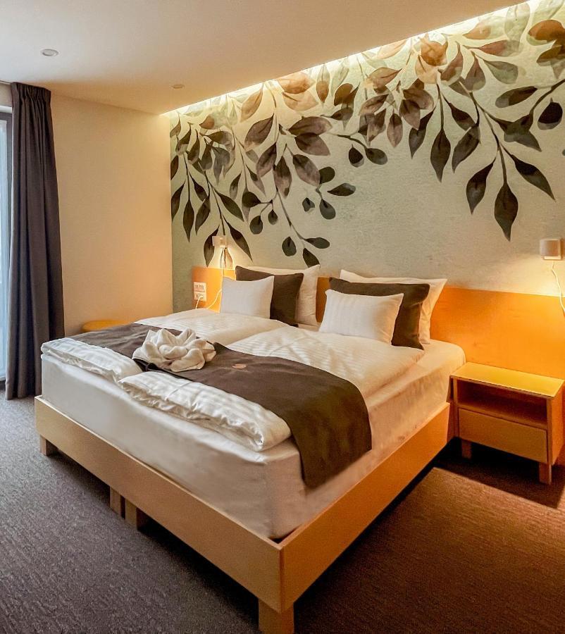 Eleven Business & Sport Hotel Jaszarokszallas 外观 照片