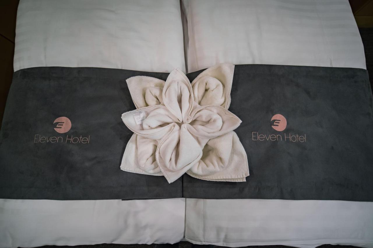 Eleven Business & Sport Hotel Jaszarokszallas 外观 照片