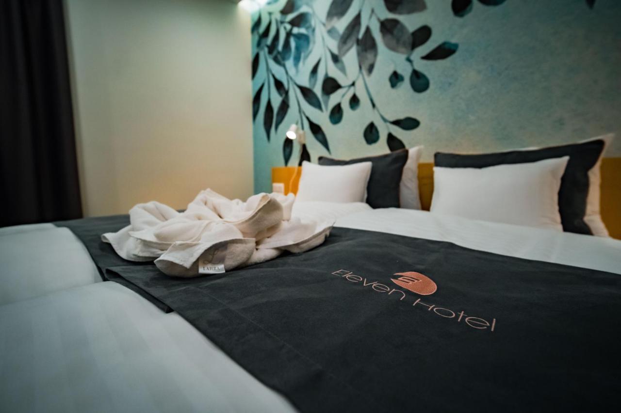 Eleven Business & Sport Hotel Jaszarokszallas 外观 照片