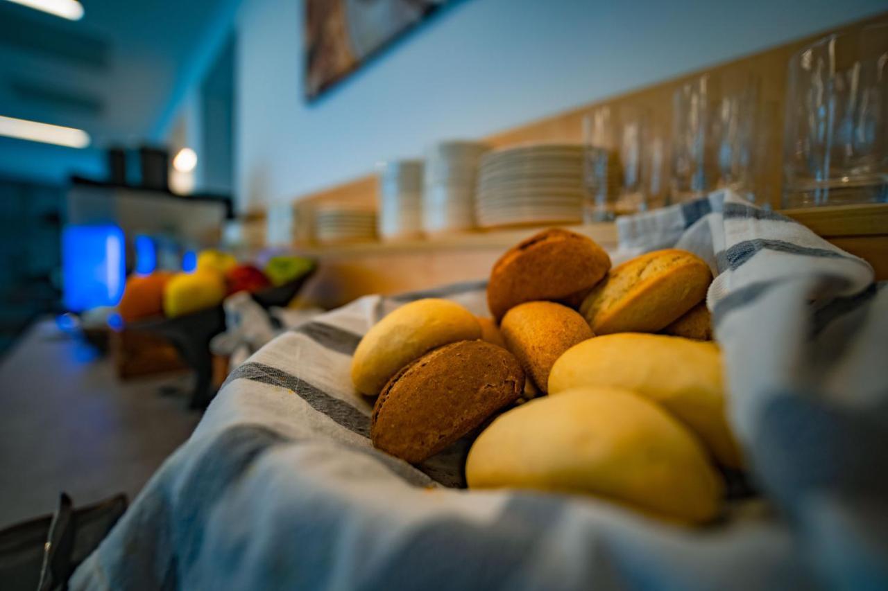 Eleven Business & Sport Hotel Jaszarokszallas 外观 照片