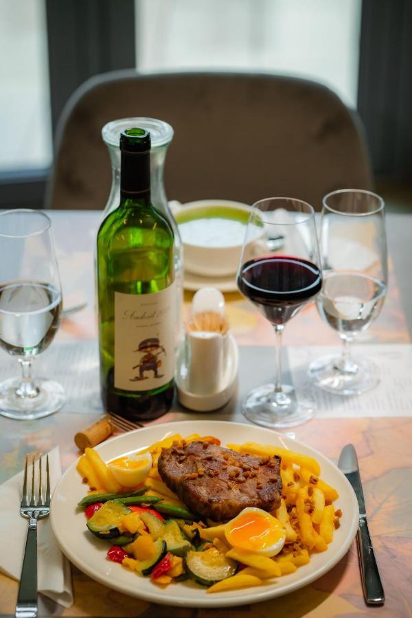 Eleven Business & Sport Hotel Jaszarokszallas 外观 照片